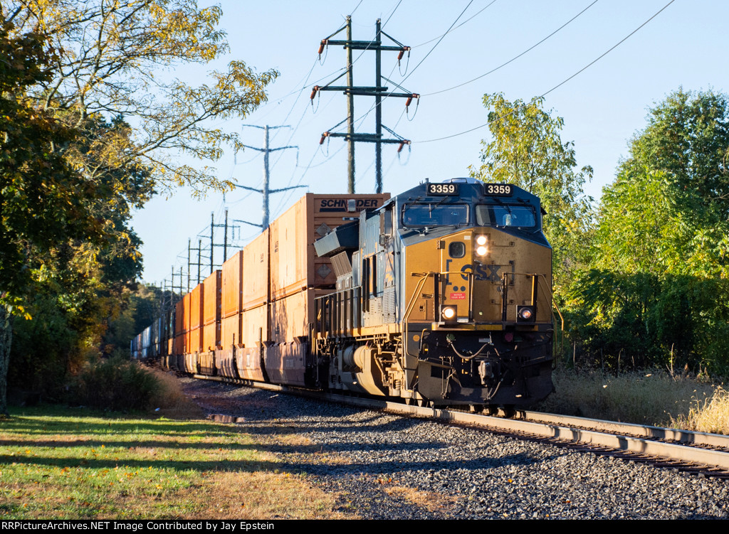 CSX 3359 leads I003 North